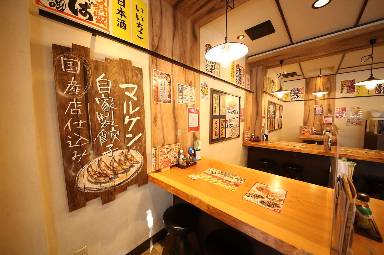 開放感あふれる広々テーブル席